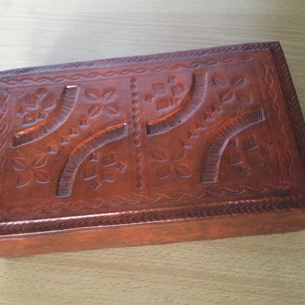 Jewelry box storage container with lid